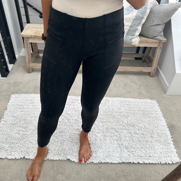 Democracy Black Faux Leather Pants w/ Zipper Details Winter Chic Edgy Designer 6 - Picture 3 of 12